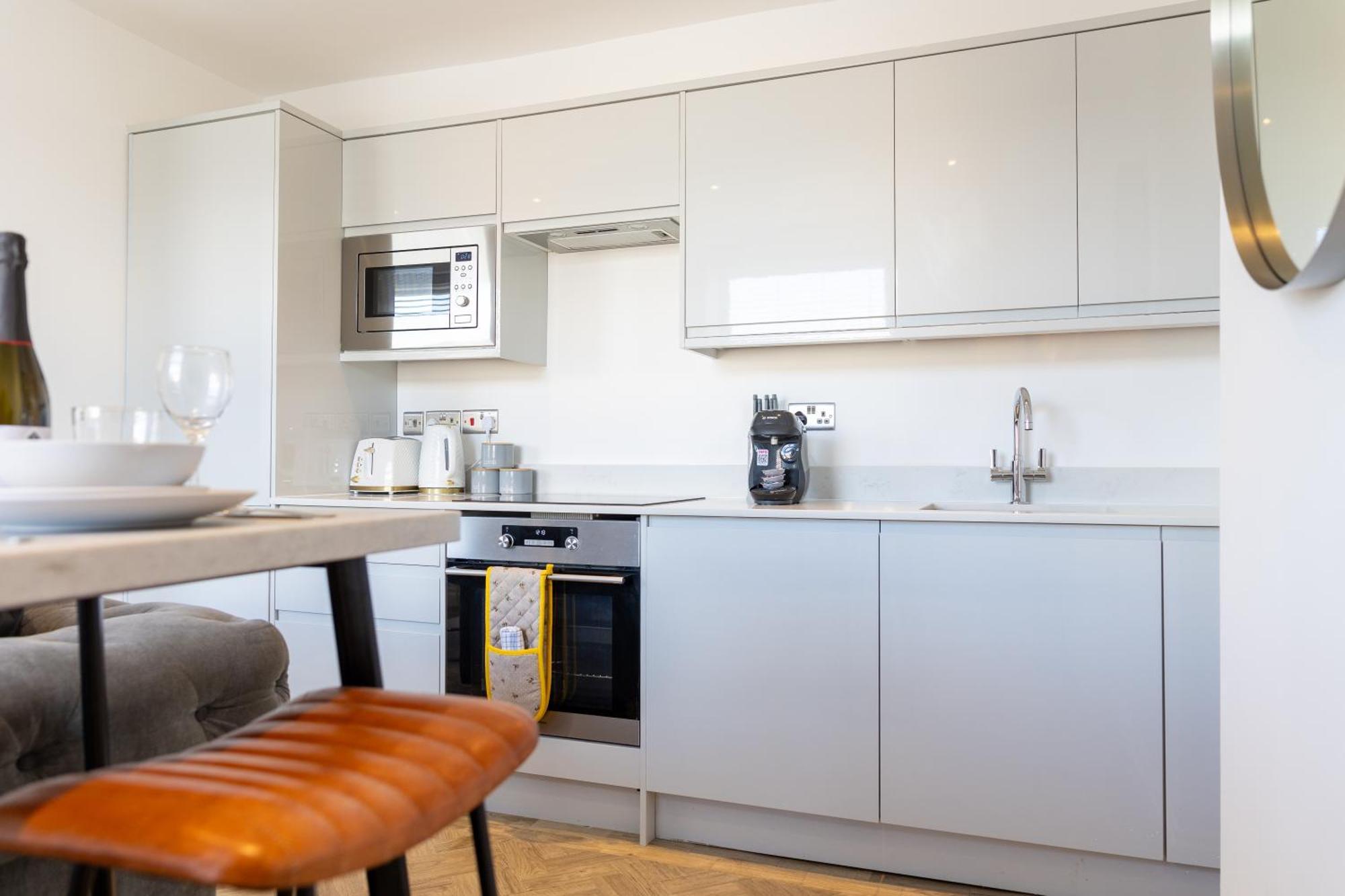 Boutique City Centre Apartments Cardiff Exterior photo