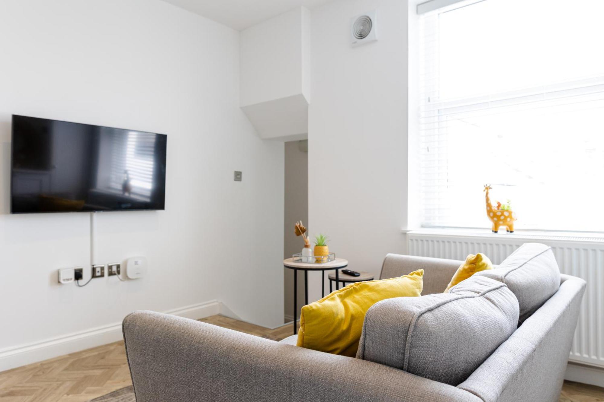 Boutique City Centre Apartments Cardiff Exterior photo