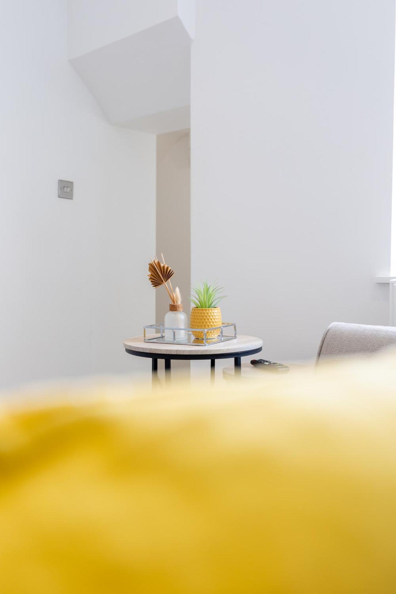 Boutique City Centre Apartments Cardiff Exterior photo