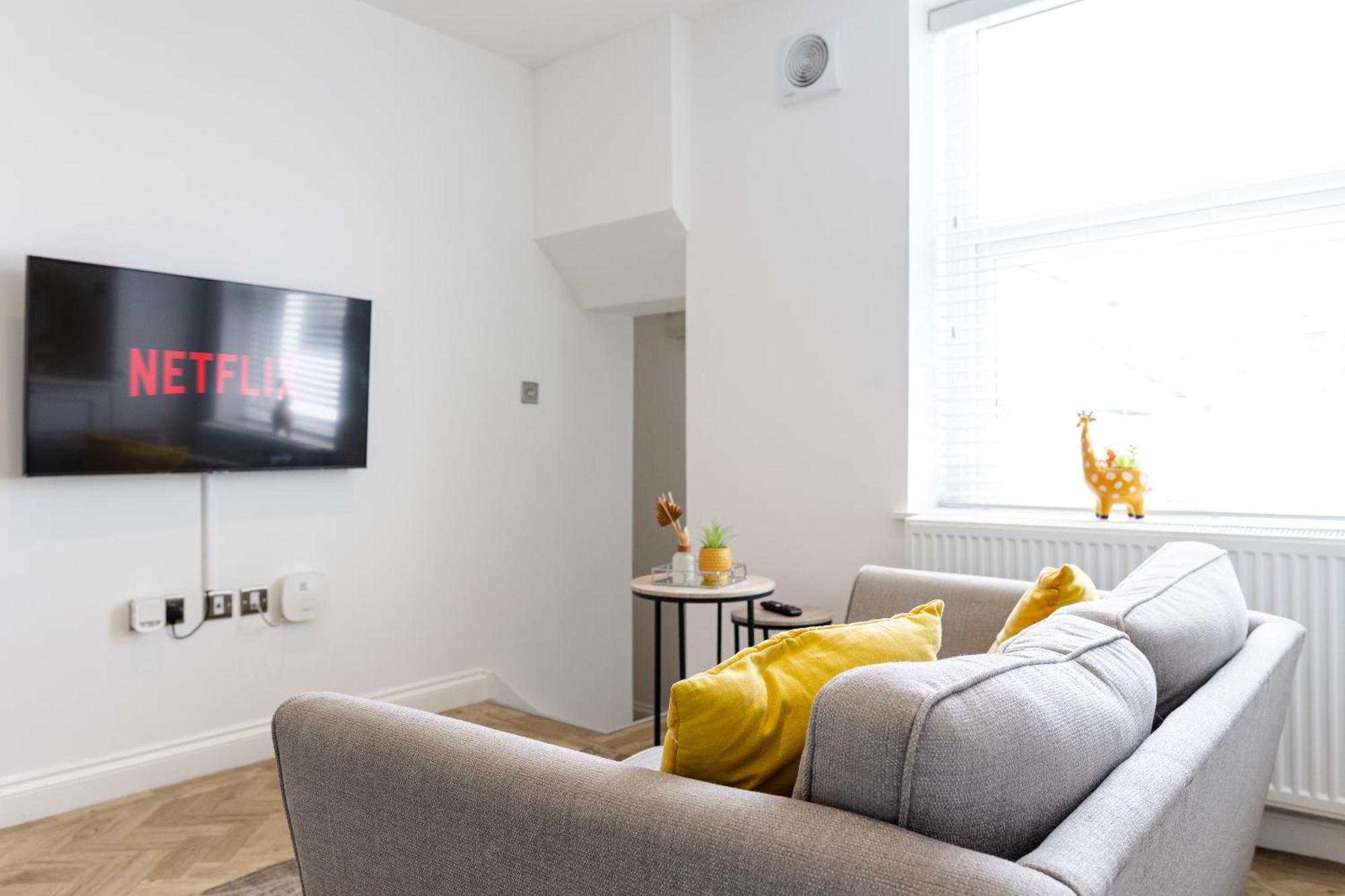 Boutique City Centre Apartments Cardiff Exterior photo